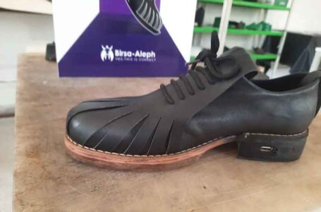 حذاء ذكي يشحن بطارية الهاتف !…