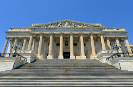 مجلس النواب الأميركي يقر مشروع قانون تعليق سقف الدين العام……      ￼
