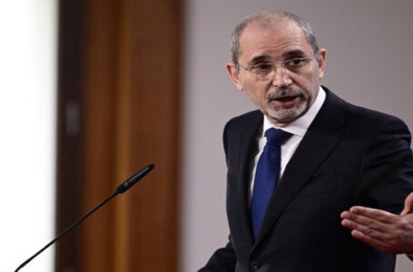 وزير الخارجية يشدد لنظيره الإيراني على خطر توسع الحرب على أمن المنطقة￼