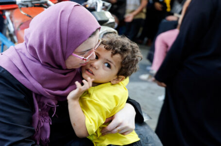 “ليلة مرعبة” في غزة مع استمرار قصف الاحتلال الإسرائيلي المنازل على ساكنيها￼