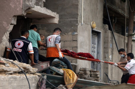 دفاع مدني غزة: قصف الطرق في القطاع يؤخر وصول الإسعاف للشهداء والمصابين￼