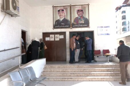 مصدر: إسرائيل عمدت على استهداف المستشفى الميداني لإصرار الأردن على علاج للفلسطينيين￼