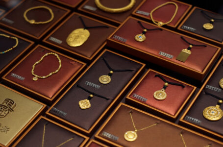 الذهب يقترب من ذروة 3 أسابيع وسط رهانات على خفض أسعار الفائدة￼