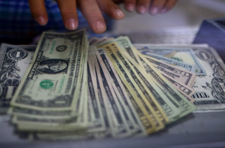 الدولار يعزز موقفه قليلا مع اقتراب صدور بيانات التضخم الأميركية￼