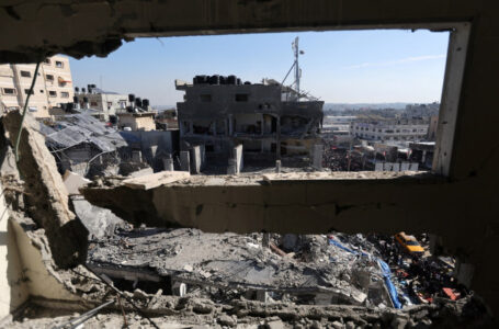 عشرات الشهداء والجرحى في سلسلة غارات على قطاع غزة￼