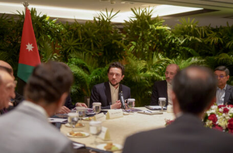 ولي العهد يبحث فرص التعاون في الاستثمار مع قادة أعمال سنغافوريين￼