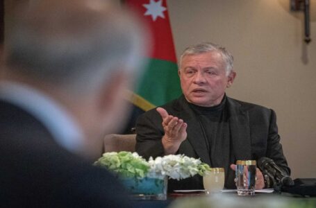 الملك يصل إلى لندن لإجراء مباحثات مع رئيس الوزراء البريطاني