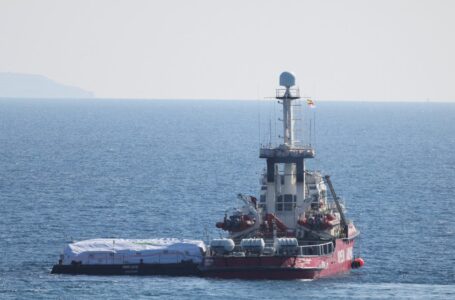 انطلاق أول سفينة تحمل نحو 200 طن مساعدات لغزة من قبرص￼