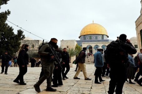 مستوطنون يقتحمون المسجد الأقصى والاحتلال يشدد إجراءاته في عيد “المساخر”￼
