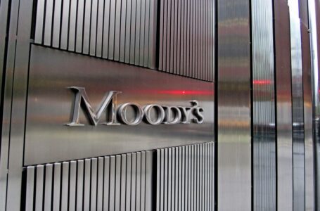 وكالة موديز “تستبعد” أن تحقق فرنسا هدفها بخفض العجز بحلول 2027￼