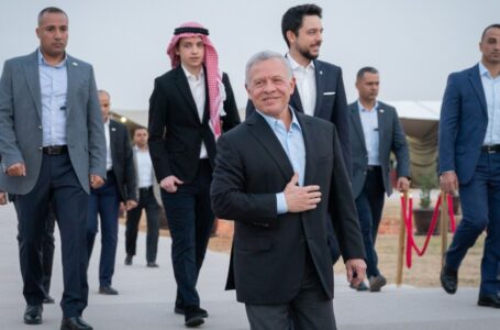 الملك يؤكد أن الأردن تجاوز ظروفا ومراحل صعبة بهمة شعبه