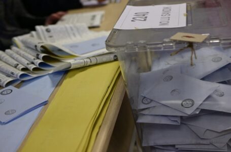 إغلاق مكاتب الاقتراع في الانتخابات البلدية في تركيا