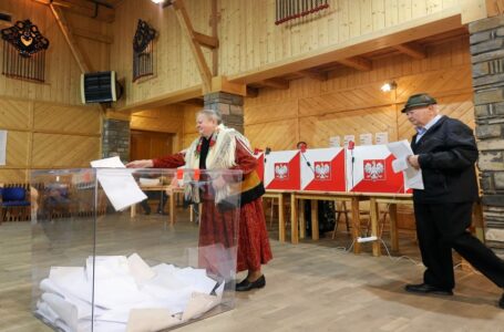 المعسكر المؤيد لأوروبا يفوز بالانتخابات المحلية في بولندا