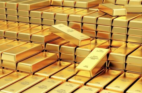 الذهب يلامس ذروة غير مسبوقة ويتجه لتسجيل رابع مكسب أسبوعي على التوالي