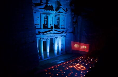 إضاءة خزنة البترا احتفالًا بعيد الاستقلال 78