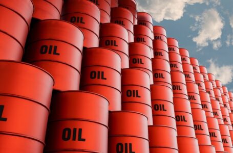 أسعار النفط تستقر مع ترقب السوق لاجتماع أوبك+