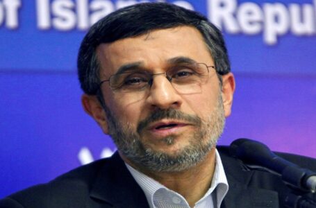 أحمدي نجاد يسجل ترشحه لانتخابات الرئاسة