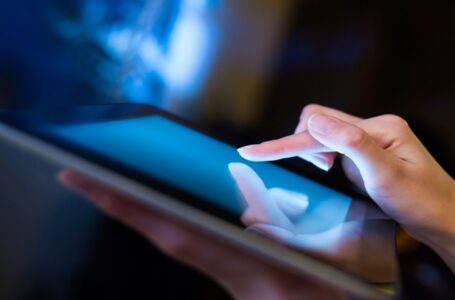 “إقبال ضعيف” على شراء الأجهزة الخلوية والساعات الذكية