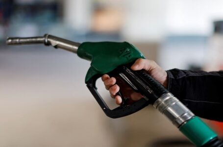 تخفيض أسعار البنزين بشقيه.. ورفع سعر لتر الديزل