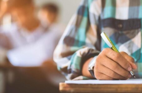 وزارة التربية “تحيل” ما أثير حول الورقة الأولى من امتحانات الرياضيات إلى لجان المشرفين