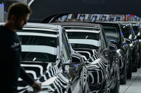 تسلا تنشر تحديثاً برمجياً لإصلاح 1.6 مليون سيارة في الصين