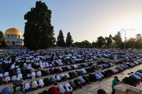 30 ألفا يؤدون صلاة الجمعة في المسجد الأقصى