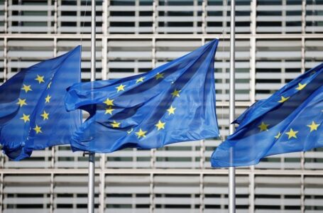 الاتحاد الأوروبي يقدم 43 مليون يورو لرواتب موظفي ومتقاعدي السلطة الفلسطينية