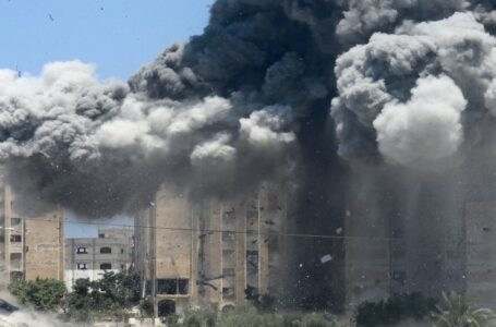 قادة فرنسا وألمانيا وبريطانيا يطالبون إيران وحلفاءها بعدم شن هجمات