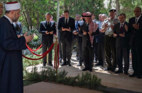 الملك وولي العهد يشاركان في تشييع جثمان رئيس الوزراء الأسبق زيد الرفاعي