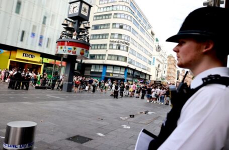 الشرطة البريطانية تعلن أن عدد الموقوفين على خلفية أعمال الشغب تخطى الألف