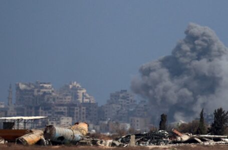 شهداء في قصف متواصل على غزة في اليوم الـ 327 من العدوان