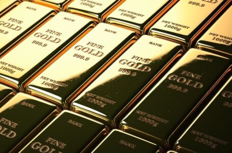 الذهب يتجه لتسجيل مكاسب شهرية والأسواق تترقب بيانات التضخم الأميركية