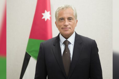 رئيس الوزراء المكلف جعفر حسان يؤدي اليمين أمام الملك اليوم