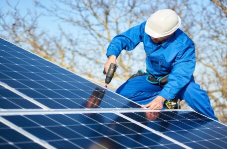 اجتماع لجنة مشتركة للبت بطلبات تركيب أنظمة الطاقة المتجددة اليوم 