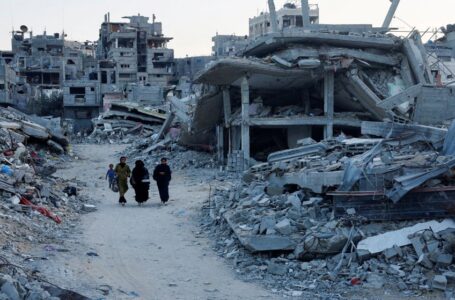 شهداء وجرحى بقصف متواصل على غزة في اليوم الـ335 من العدوان