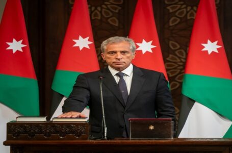 “لإدامة قنوات للتواصل”.. رئيس الوزراء يتواصل هاتفيا مع أعضاء مجلس النواب