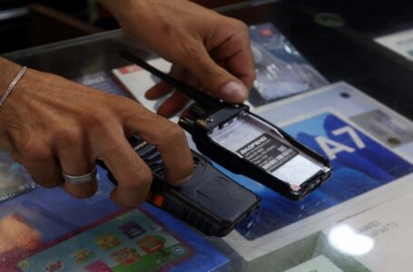 رويترز: بطاريات أجهزة الوكي-توكي التي يستخدمها حزب الله كانت ممزوجة بمادة متفجرة