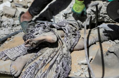 10 شهداء بقصف إسرائيلي على مبنيين ومركبة في رفح وغزة