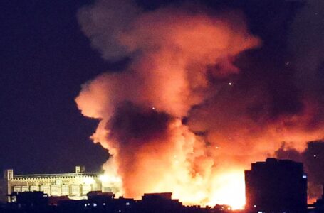 قصف عنيف يهز بيروت مع توسيع إسرائيل عدوانها على لبنان