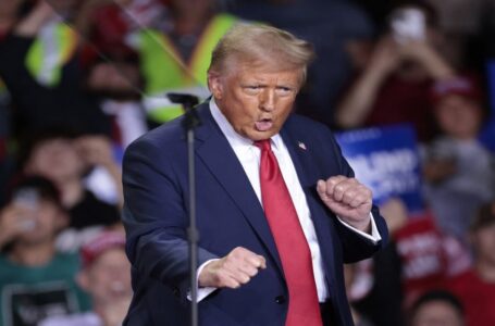 ترامب يتعهد بفرض رسوم جمركية على كندا والمكسيك والصين