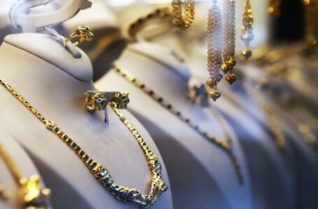 53.8 دينارا سعر الذهب عيار 21 في السوق المحلية