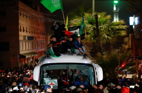 ضمن المرحلة الأولى: الافراج عن 90 أسيرا فلسطينيا لوقف إطلاق النار في غزة