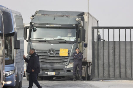وزارة الصناعة: الشاحنات تستكمل إجراءات دخول سوريا من الباب الأردني 