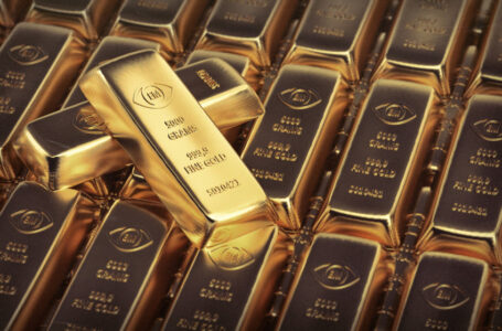 الذهب يرتفع مع الإقبال على الملاذ الآمن بسبب غموض الرسوم الجمركية