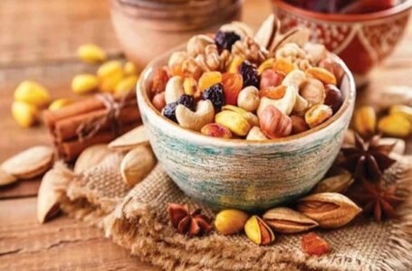 فواكه مجففة تساعد فى تقوية البصر بشكل طبيعي