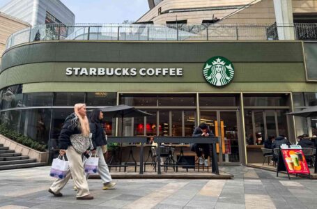 كوب شاي يُكلف “ستاربكس” 50 مليون دولار!