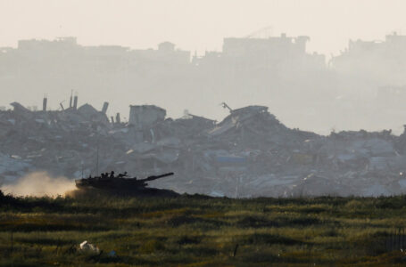 الاحتلال يوسع عدوانه البري شمال قطاع غزة وسط قصف وأحزمة نارية