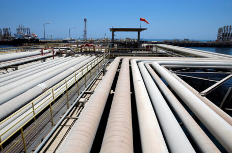 لجنة بأوبك+ تبقي على سياسة إنتاج النفط من دون تغيير