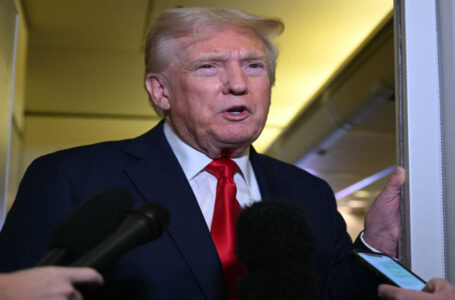 ترامب يعتزم الإعلان عن رسوم جمركية على أشباه الموصلات