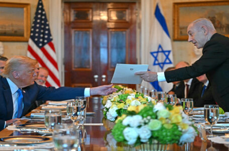 ترامب خلال لقائه نتنياهو: حماس تريد وقف إطلاق النار